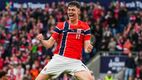 Jorgen Strand Larsen, de Noruega, celebra su doblete que puso el 3-0 en el marcador. (Foto: EFE)