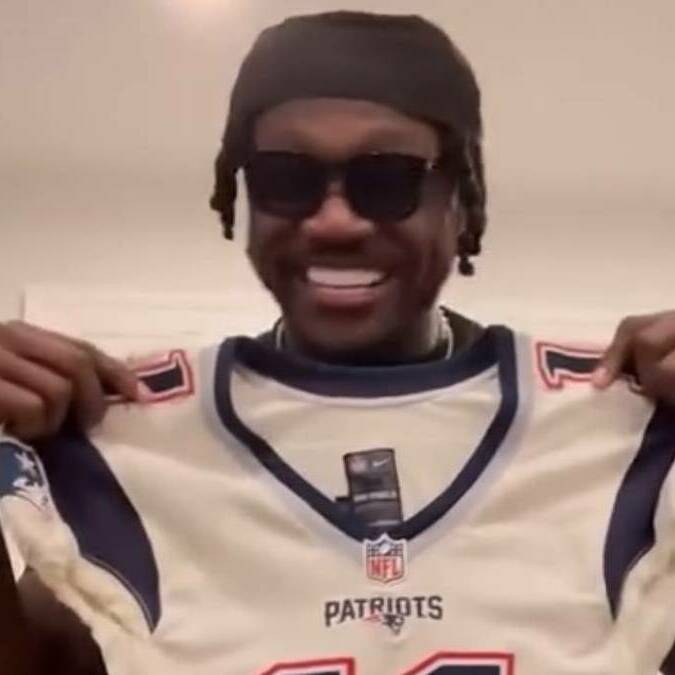 Los Patriots se trajeron a uno de los mejores receptores de la NFL (@Patriots)