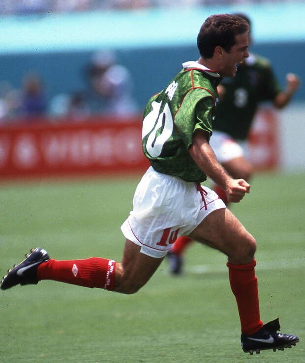 Luis García festejando un gol con México. (Foto: Mexsport)