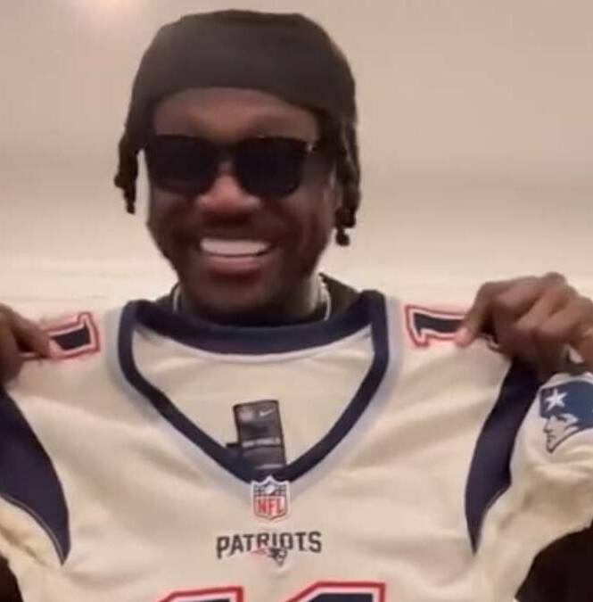 Los Patriots se trajeron a uno de los mejores receptores de la NFL (@Patriots)