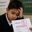 SEP confirma alumnos que pueden repetir el año escolar tras fallo de la SCJN. (ChatGPT).