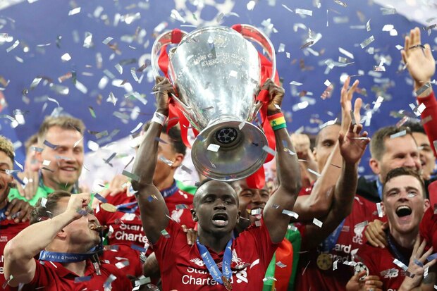 Sadio Mané celebrando un título con Liverpool. (Foto: Mexsport)