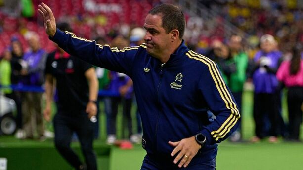 André Jardine se va de Coapa con el cariño de los jugadores Azulcrema (Fotografía: Mexsport)