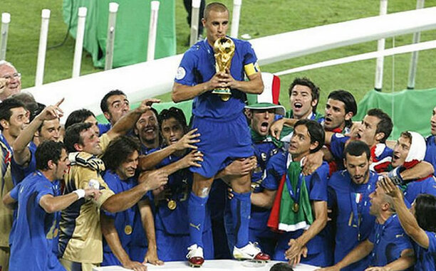 El momento de alzar la Copa del Mundo. (EFE)