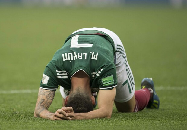Layún lamentándose en un partido de México. (Foto: Mexsport)