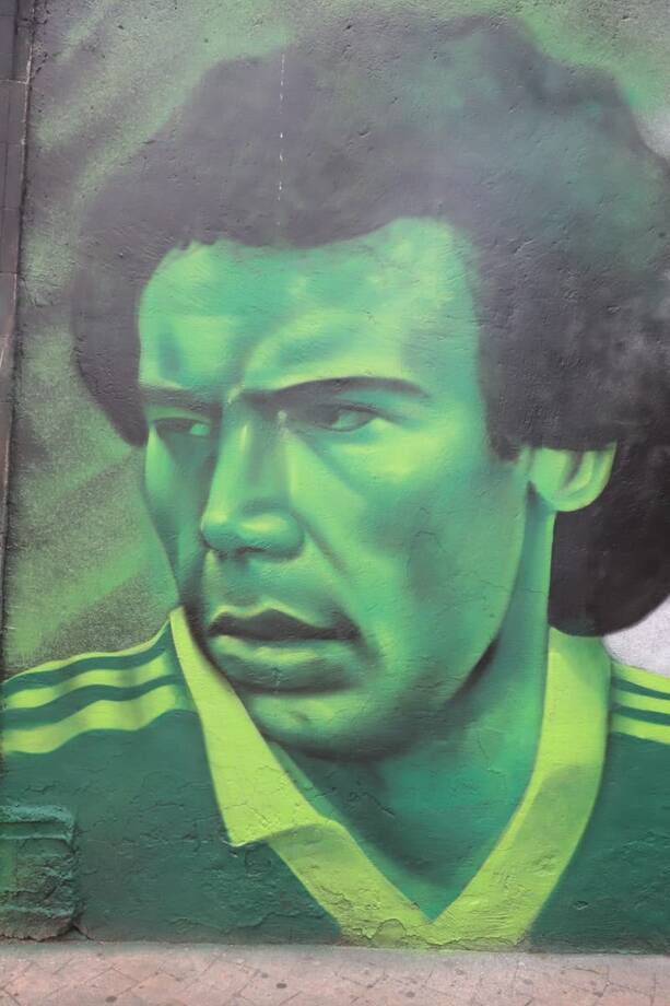 Hugo Sánchez aparece en el mural de la Selección en Toluca  (Foto: Iván Carmona)