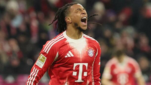 Michael Olise celebra uno de sus goles (EFE)