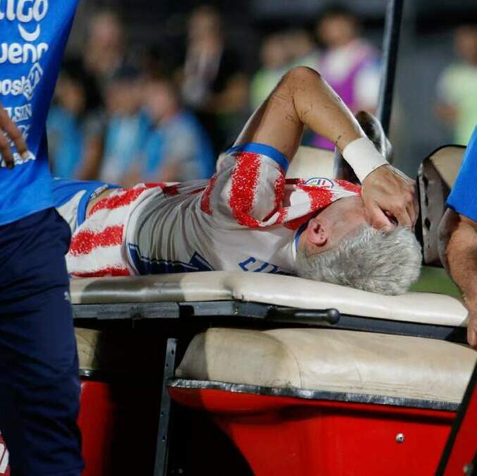 Julio Enciso salió lesionado y llorando de juego amistoso (Reuters)
