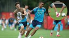 Gavi y su entrada a Rodri en una práctica (Reuters/Beanyman Sports)