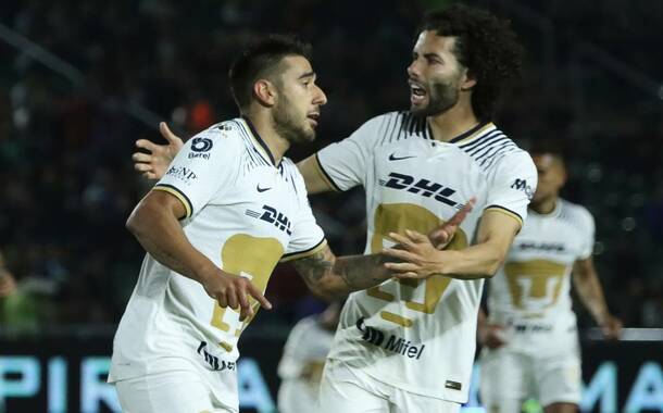 Chino Huerta y Salvio, referentes de Pumas (Imago7)