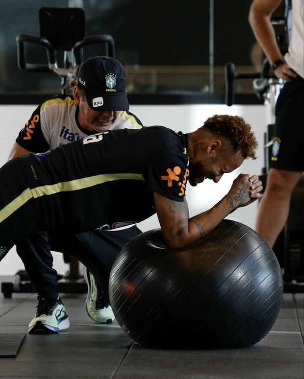 Neymar en su recuperación con Brasil. (Foto: @CBF_Futebol)