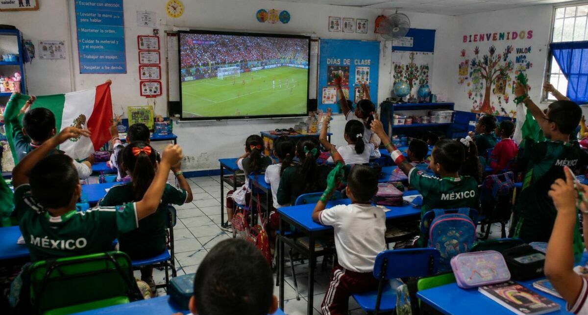 Planteles educativos de diversos estados podrán transmitir los encuentros de la Selección Mexicana durante el Mundial 2026. Foto: ChatGPT
