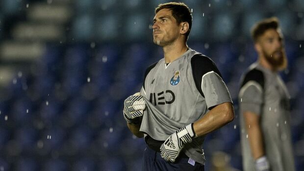 Casillas portando el uniforme del Porto. (Foto: Mexsport)
