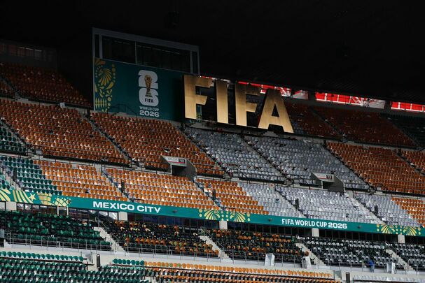 El logo de la FIFA es uno de los protagonistas en la transformación del Coloso de Santa Úrsula (Fotografía: Ariana Pérez)