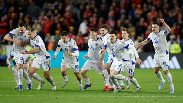 Bosnia, con un capitán de 40 años, buscando meterse al Mundial / Reuters