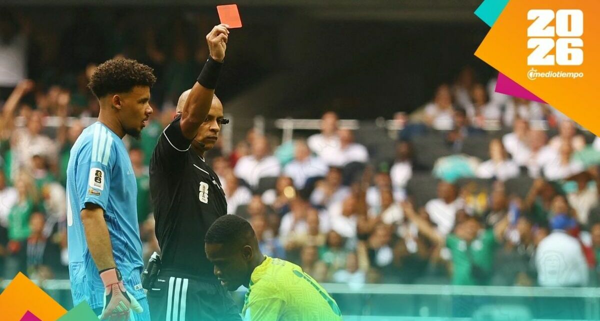 México vs Sudáfrica tuvo tres rojas / Mexsport