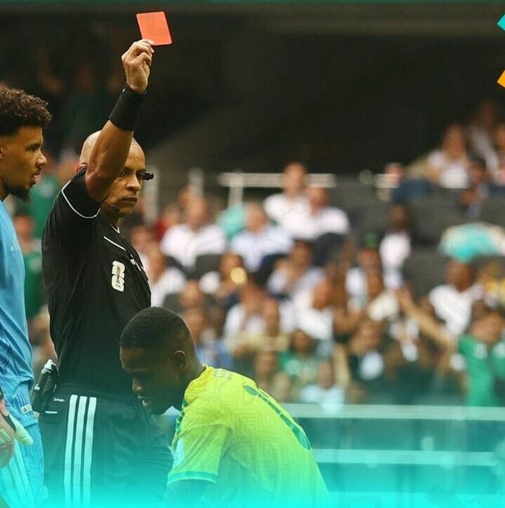 México vs Sudáfrica tuvo tres rojas / Mexsport