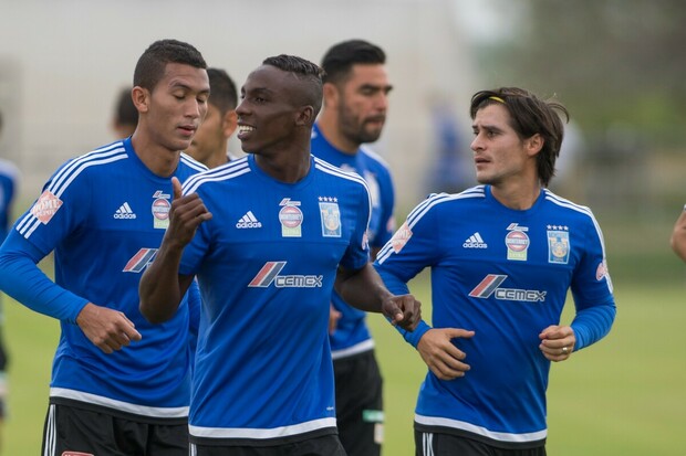 Quiñones en sus primeros entrenamientos con el primer equipo de Tigres. (Foto: Mexsport)