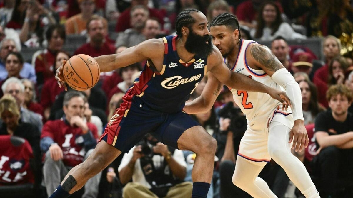 James Harden solo tuvo 12 puntos, 4 rebotes y 12 asistencias en el 4° juego ante NY Knicks. (Reuters)