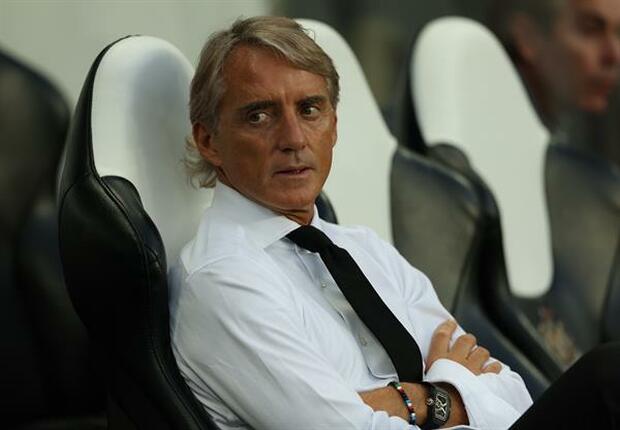 Mancini inició su camino con derrota (EFE)