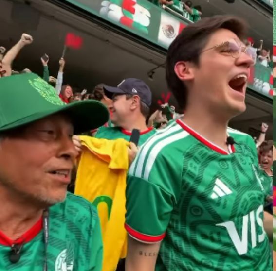 El Mariana se roba la atención en la inauguración del Mundial al llevar a un fan al estadio | Foto: Instagram @elmarianaa