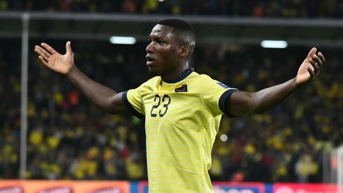 Moisés Caicedo, líder de Ecuador (@LaTri)