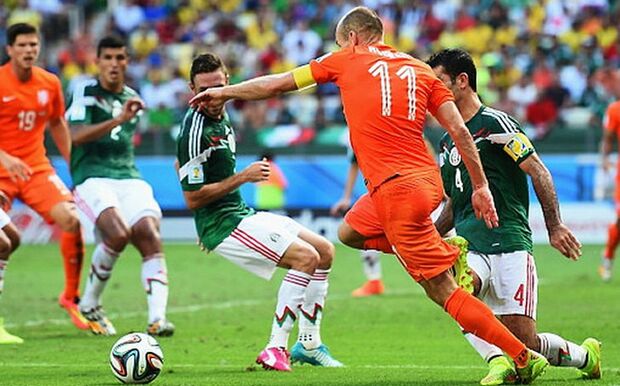 La falta de Márquez sobre Robben ha sido debatida desde 2014.