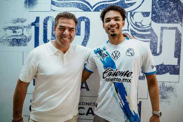 Le dieron la bienvenida al brasileño. (Foto: Club Puebla)