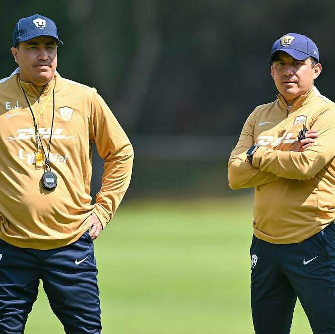 Luis Pérez se marcha con Efraín Juárez de Pumas (Imago7)