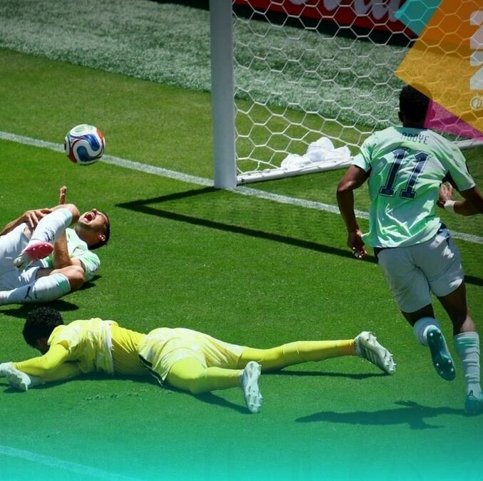 Suiza se adelantó con un penal confirmado por el VAR (Reuters)