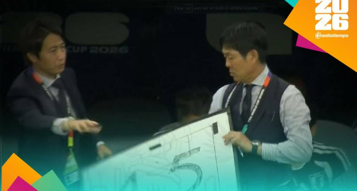 DT de Japón dada instrucciones con pizarra | Captura