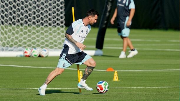 Lionel Messi entrenando en Kansas City (Reuters)