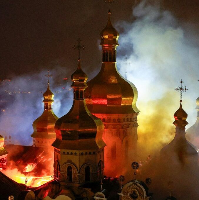 Rusia intensifica ataques en Ucrania antes del G7: nueve muertos y un monasterio incendiado | Foto: Reuters
