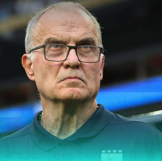 Marcelo Bielsa habla sobre las fotos que le tomaron con la mirada baja / Reuters