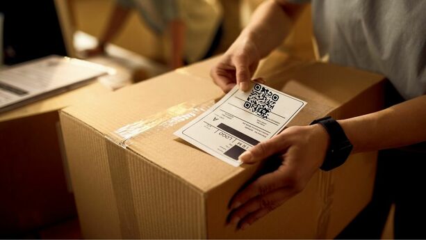 Así funciona la nueva estafa del 'paquete sorpresa' que está cobrando víctimas en México. Foto: Freepik