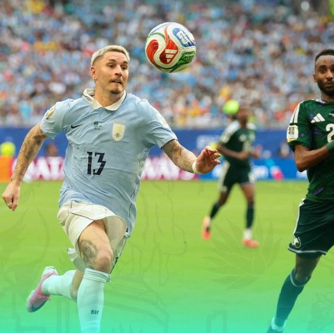Uruguay y Arabia saudita, entre las mejores playeras del Mundial (Reuters)