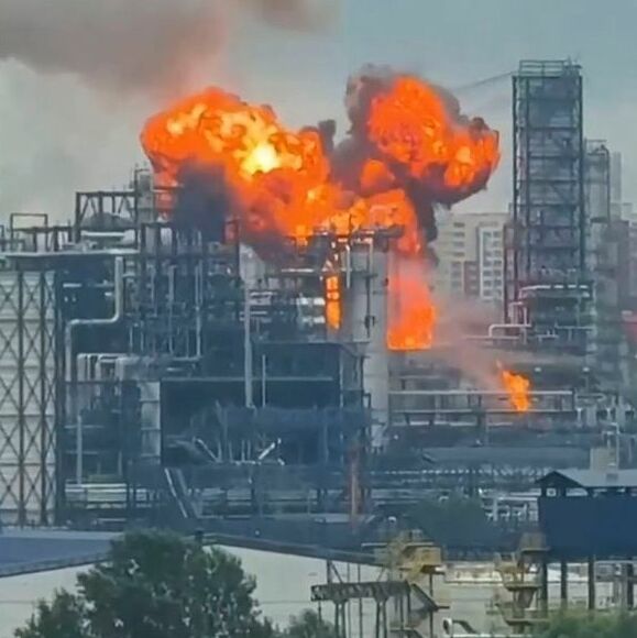 Drones ucranianos golpean una refinería clave de Moscú | Foto: EFE