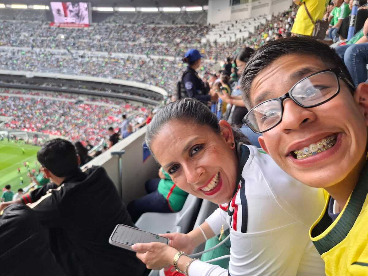 Sebastián logró apoyar a la Selección Mexicana desde el Estadio CDMX. (Cortesía)