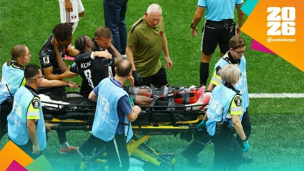 Ismaël Koné fue retirado en camilla tras dura lesión (Reuters)