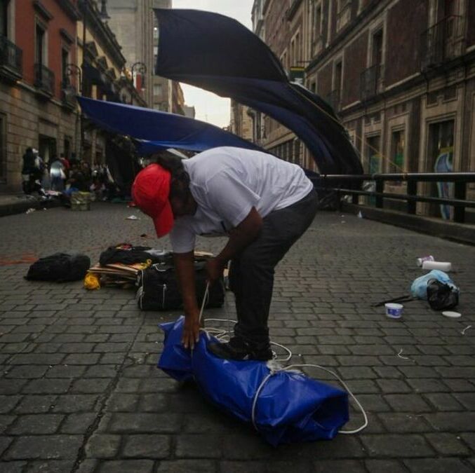 CNTE levanta su plantón (@MLopezSanMartin)