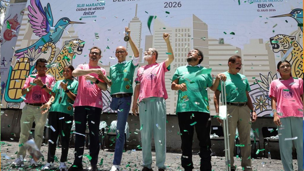 Se presentaron las medallas y playeras del Maratón y Medio Maratón de la Ciudad de México 2026 (Gobierno CDMX)