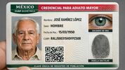 Los adultos mayores ya pueden realizar el trámite de la CURP Biométrica en línea. Foto: Sora IA