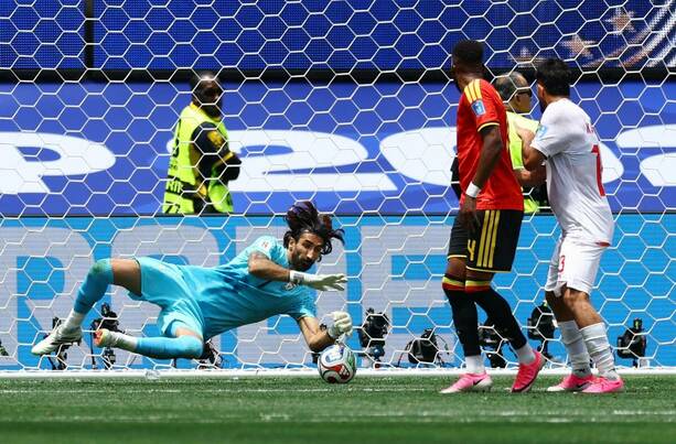 Portero de Irán fue una de las figuras del partido / Reuters