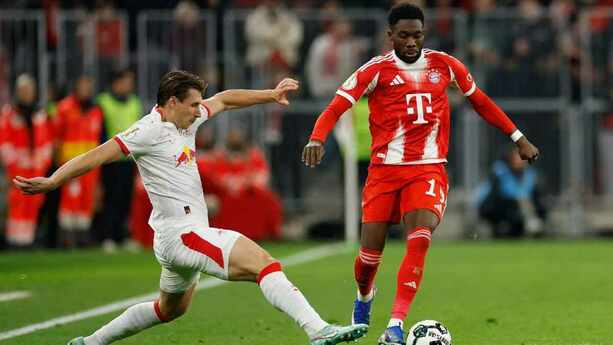 Alphonso Davies es uno de los jugadores más desequilibrantes que tiene el Bayern Múnich (Reuters)