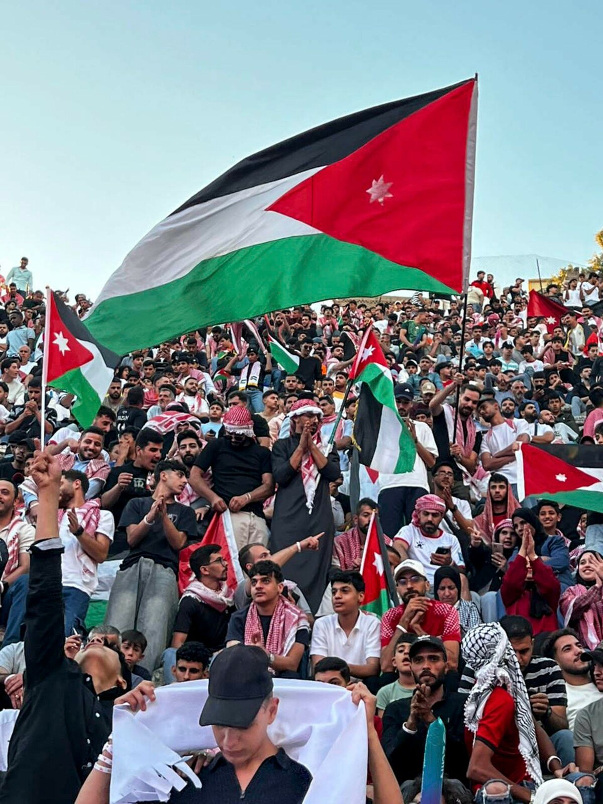 Afición de Jordania se reunió para apoyar a su selección. (Foto: EFE)