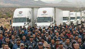 La SEGOB llegó a un acuerdo con los transportistas respecto al paro del 24 de junio (Imagen creada con IA)