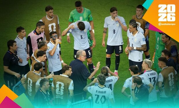 La reunión de Bielsa con su selección. (foto: Reuters)