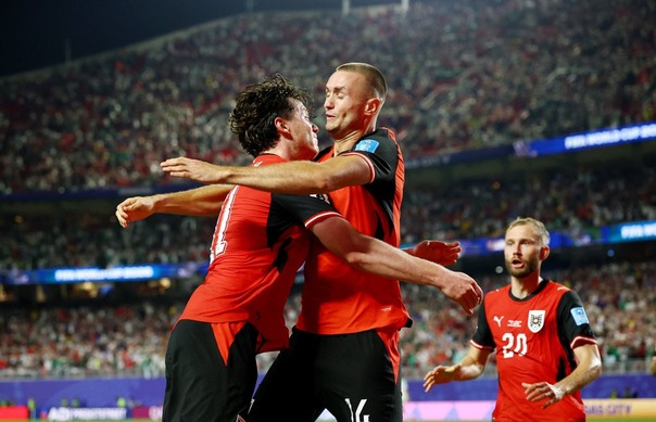 Austria empató ante Argelia en partido de locura (Fotografía: Reuters)
