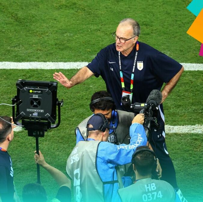 Marcelo Bielsa dejó una mala imagen tras la eliminación de Uruguay. (Foto: Reuters)