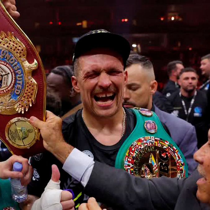 Usyk renunció a sus títulos de campeón mundial. (Foto: Reuters)